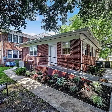 Cozy Riverside Villa - Walkable To Bars & Restaurants